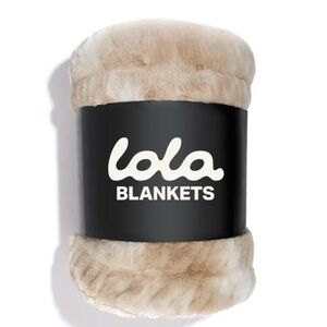 Lola Plush Cookies N Cream Blanket